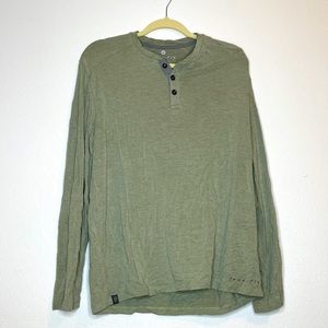 Free fly long sleeve Henley tshirt. Green. M